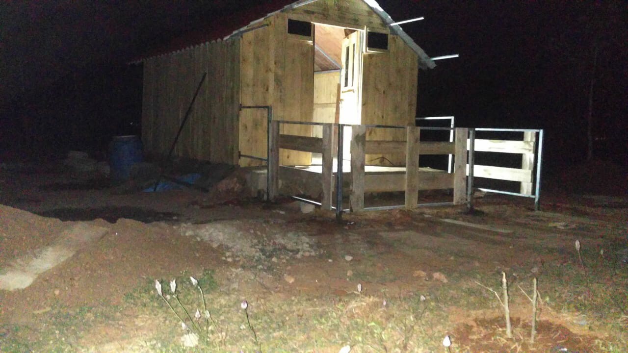 SILVER HILL - Tap to explore photos