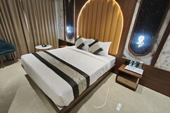 Hotel Saffron Grand Thane