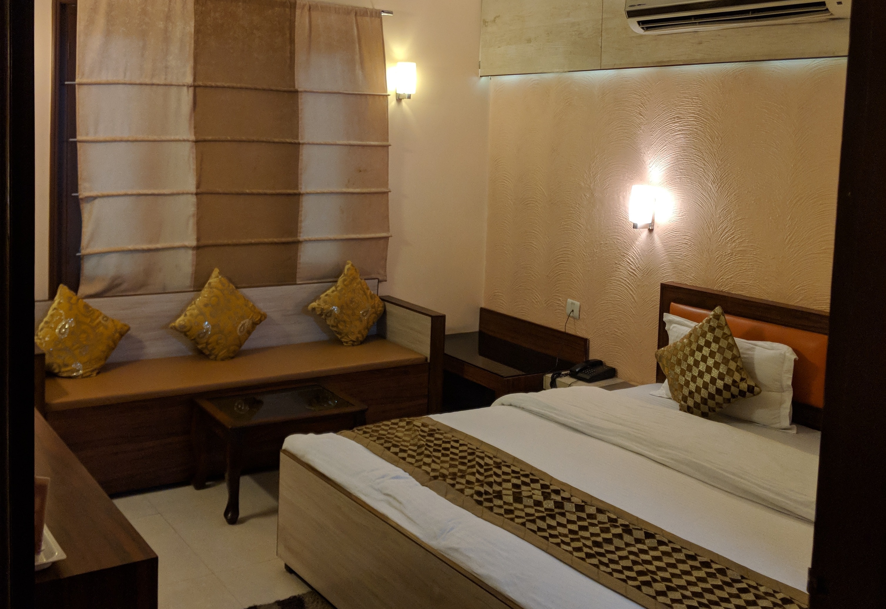 Hotel Sandhuz - Tap to explore photos