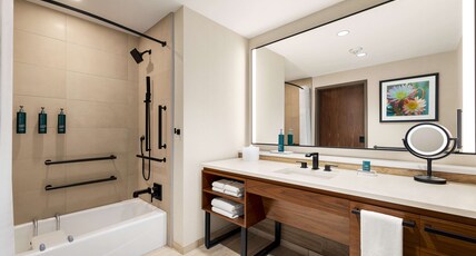 Hilton North Scottsdale at Cavasson Room Type - 2QN MOB HEARING ACC W TUB