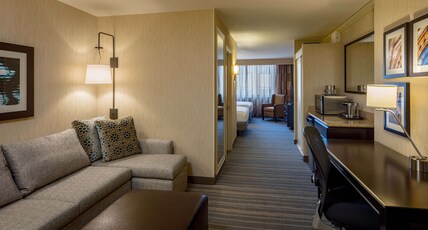 DoubleTree Suites by Hilton Minneapolis Downtown Room Type - 2 DOUBLE BED PREMIUM SUITE DoubleTree Suites by Hilton Minneapolis Downtown Room Type - 2 DOUBLE BED PREMIUM SUITE