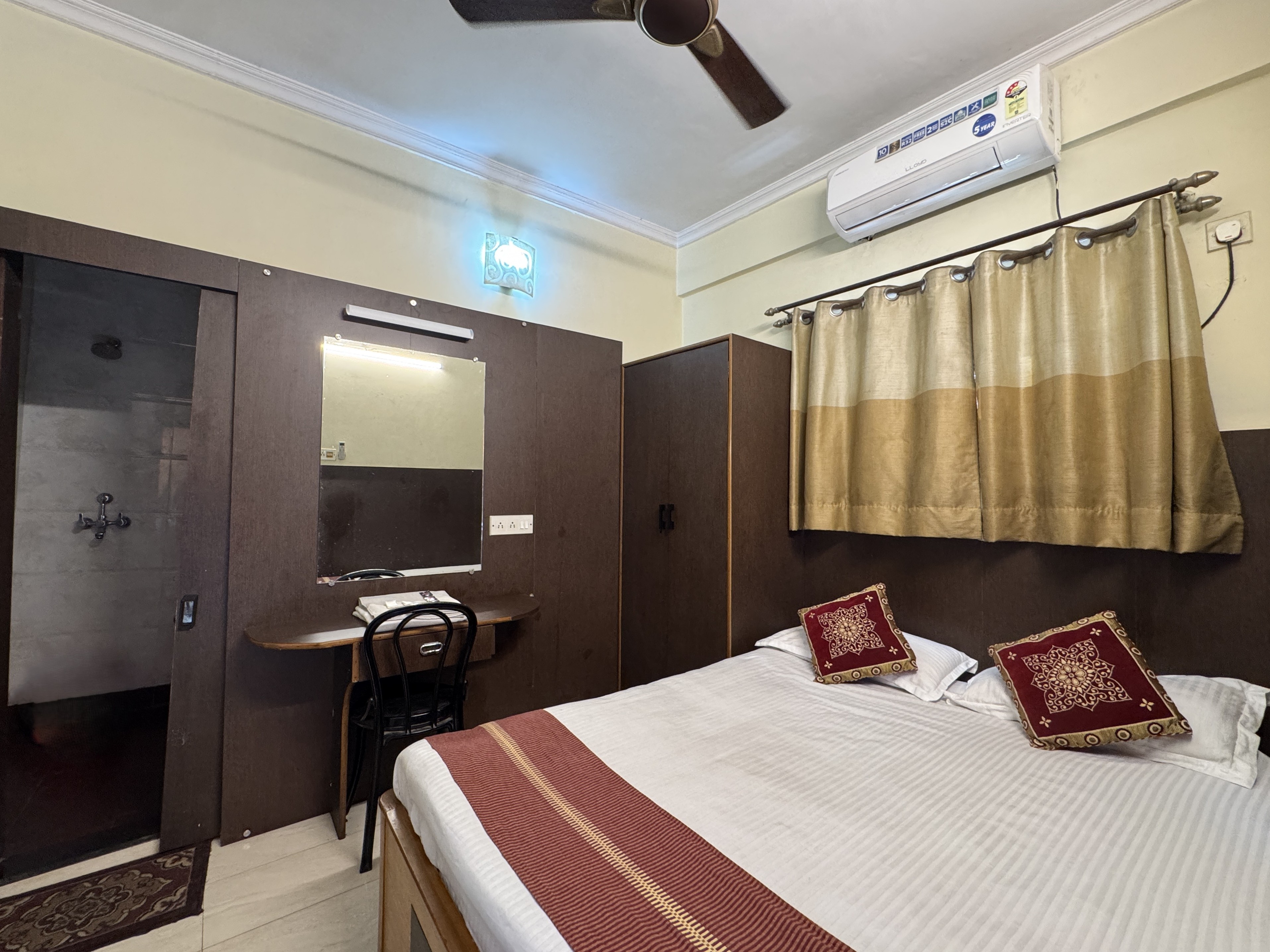 Ostro Inn 1BHK Service Apartment - Tap to explore photos