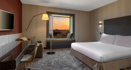 Hilton Geneva Hotel & Conference Centre Room Type - KING DELUXE WITH SOFA BED