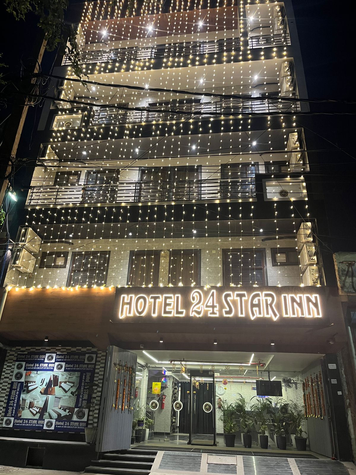 HOTEL 24 STAR INN- NEAR FORTIS SHALIMAR BAGH - Tap to explore photos