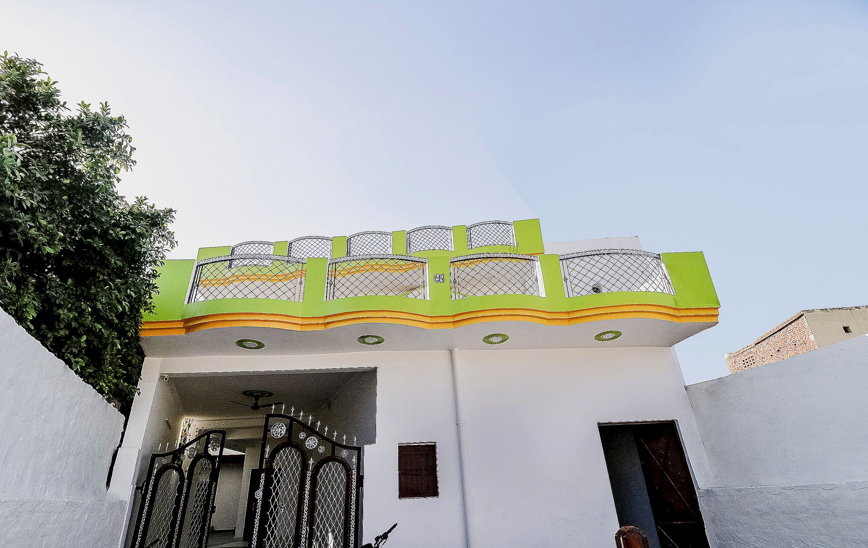 Hotel Green - Tap to explore photos