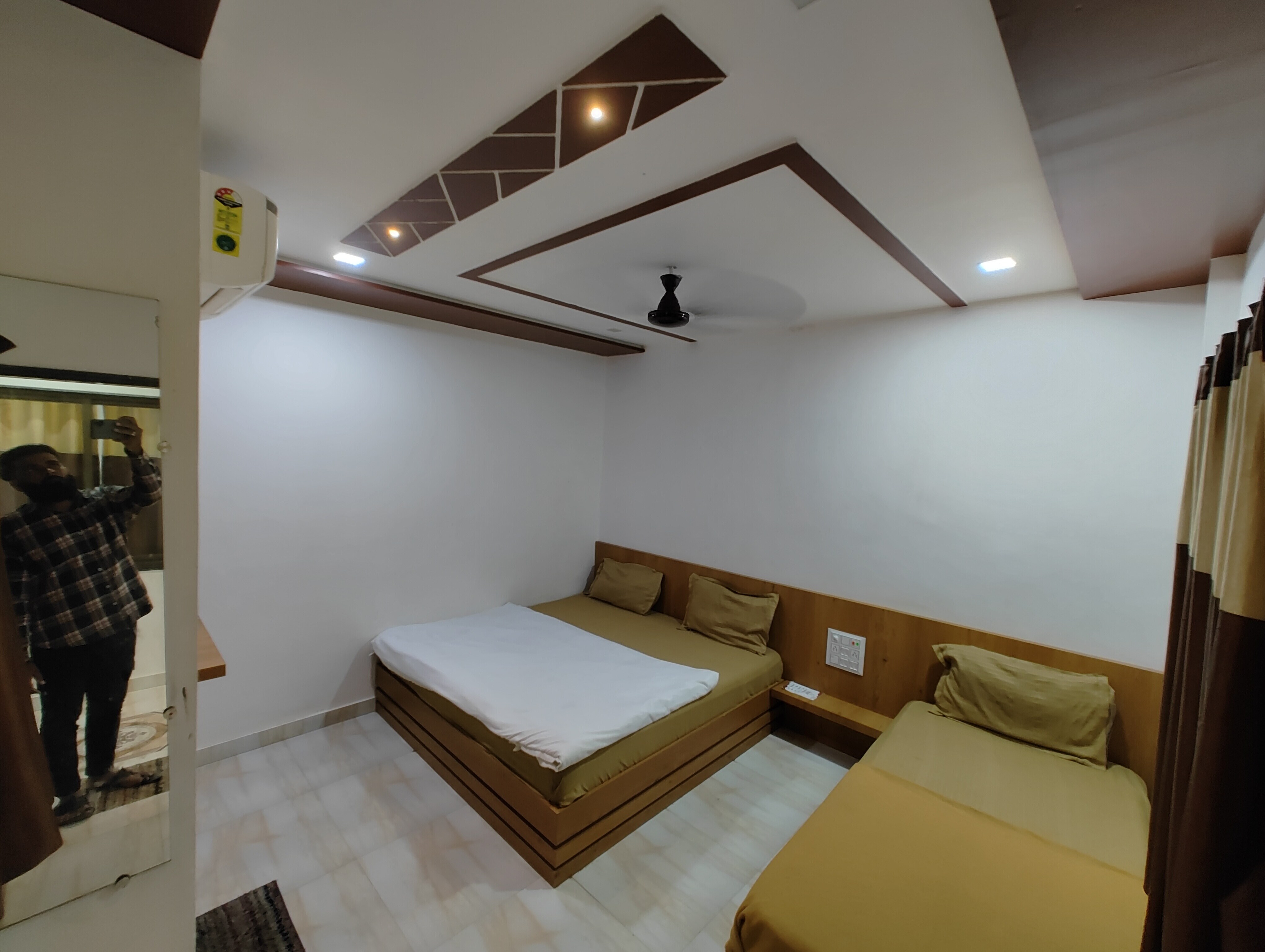 Hotel Shree Kanth Somnath - Tap to explore photos