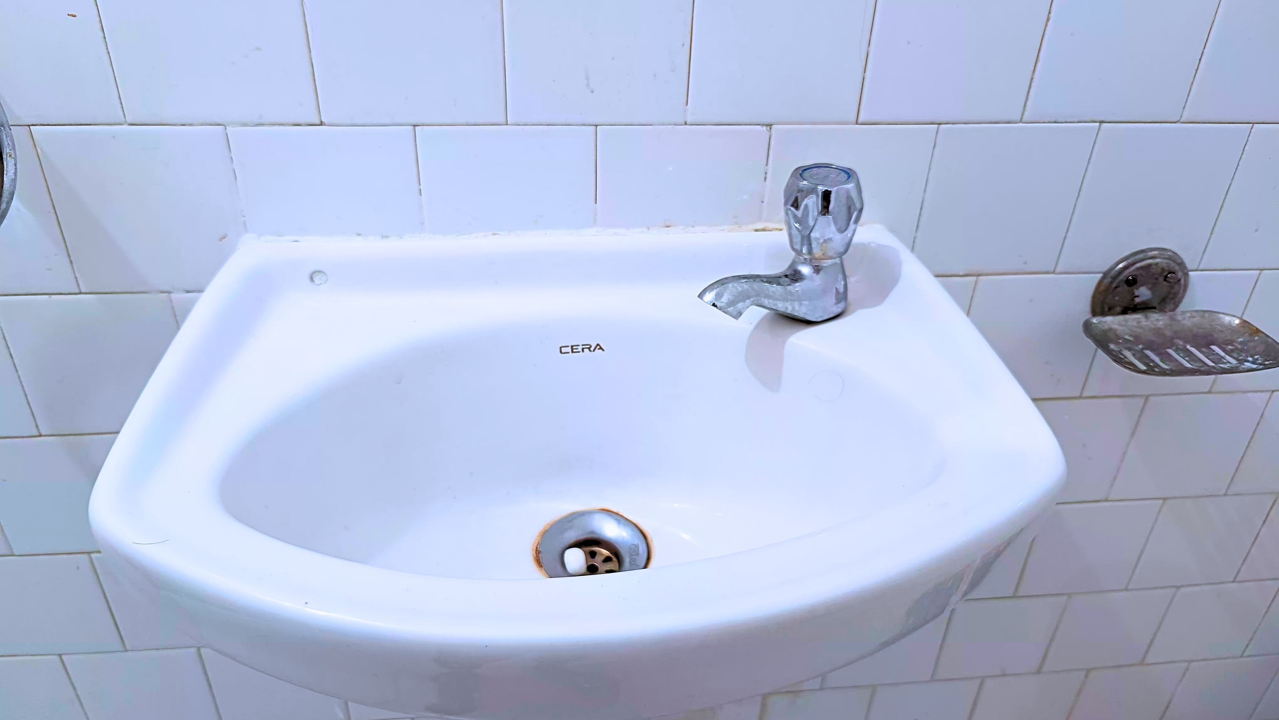 Vijay Deluxe - Tap to explore photos