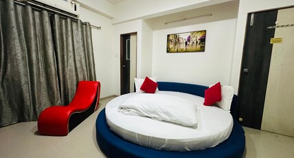 Hotel The Leela Baner Room Type - Round Bed ( Couple Friendly )