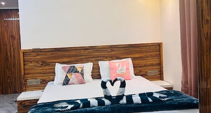 Royal Homestay Room Type - Deluxe King Room (Air Conditioning)