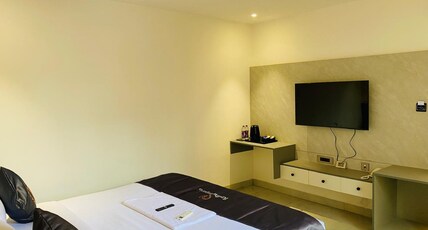 Hotel Raadhe Imperial Room Type - Business Room