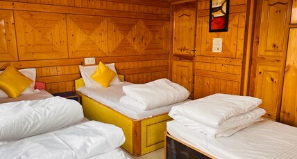 Whostels Srinagar Room Type - Bed in 4- Bedded Mixed Dorm