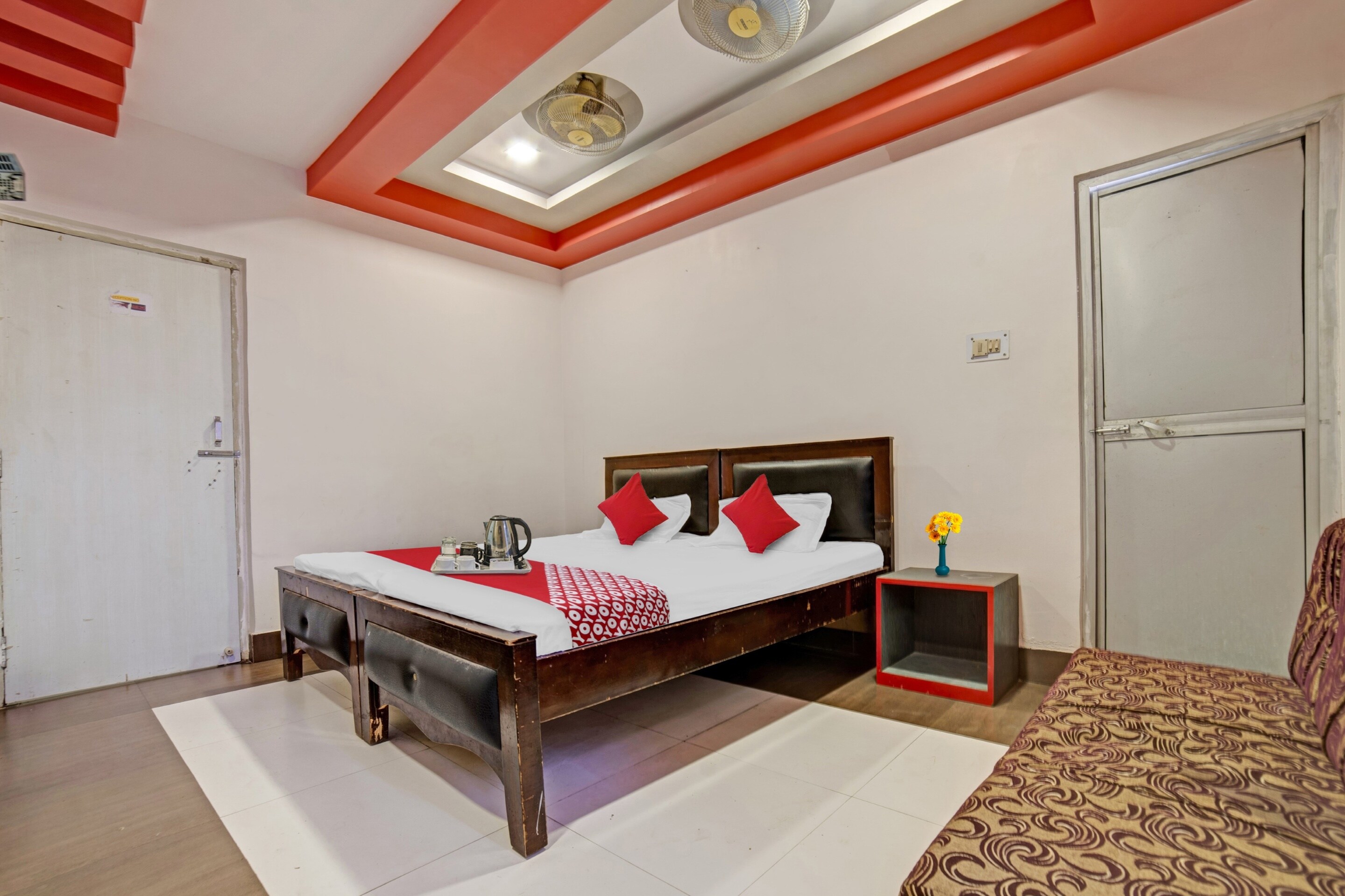 Hotel O NIT Jamshedpur Formerly Rudransh Inn - Tap to explore photos