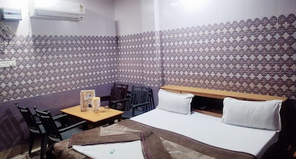 Hotel Vishal Palace & Restaurant Room Type - Deluxe Room