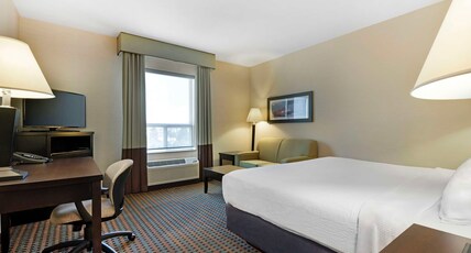 Best Western Pacific Inn Room Type - Accessible - 1 King, Mobility Accessible, Bathtub, Non-Smoking