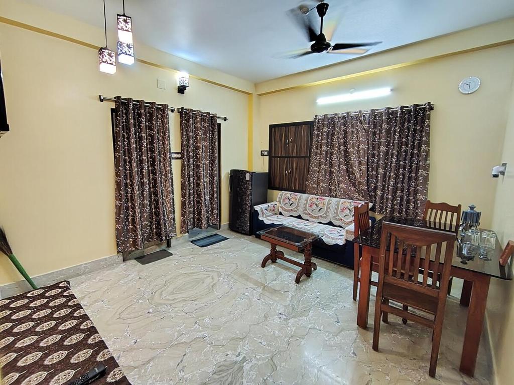 Diamond Suite, South Calcutta || Entire AC 2BHK with private gym - Tap to explore photos