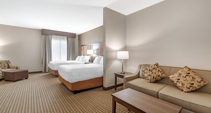 Best Western Plus Hinton Inn & Suites Room Type - 2 Queen Beds, Non-Smoking, Kitchenette, Microwave And Refrigerator, High Speed Internet Access, Full