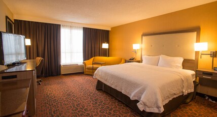 Hampton Inn Oakville Mississauga Room Type - 1KING BED DELUXE RM NOSMOK
