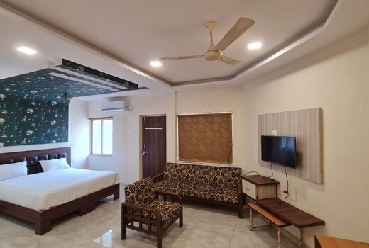Hotel Akshram Deluxe