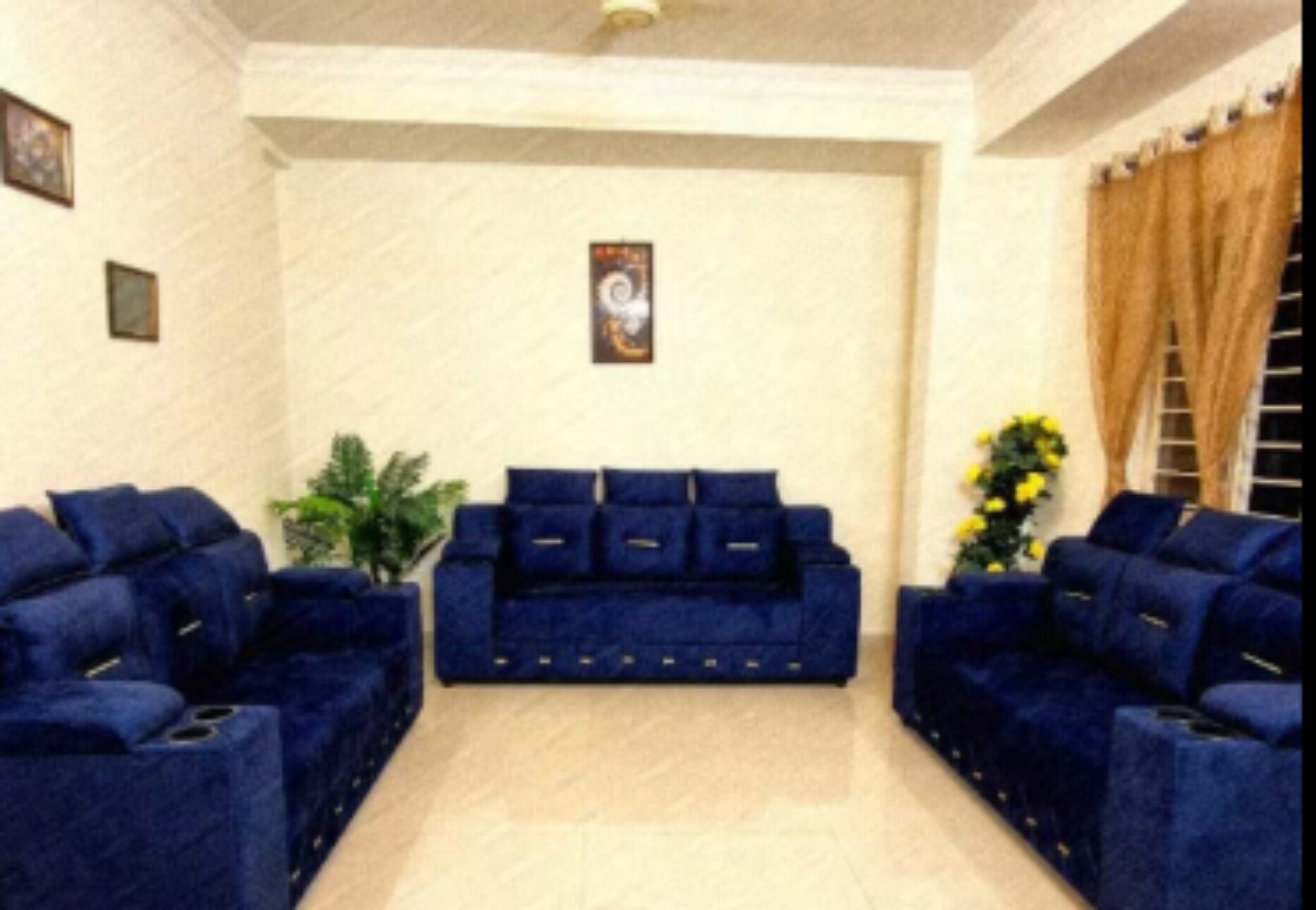 Stylish 3bhk A/C Apartment - Tap to explore photos