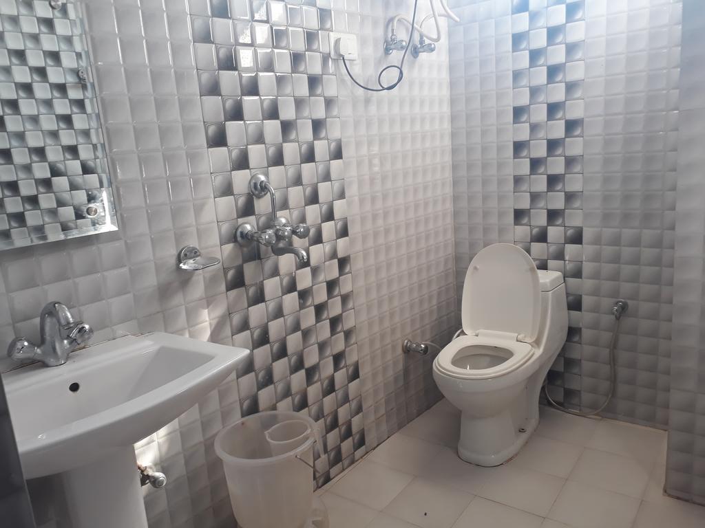 Hotel Right Way - Tap to explore photos