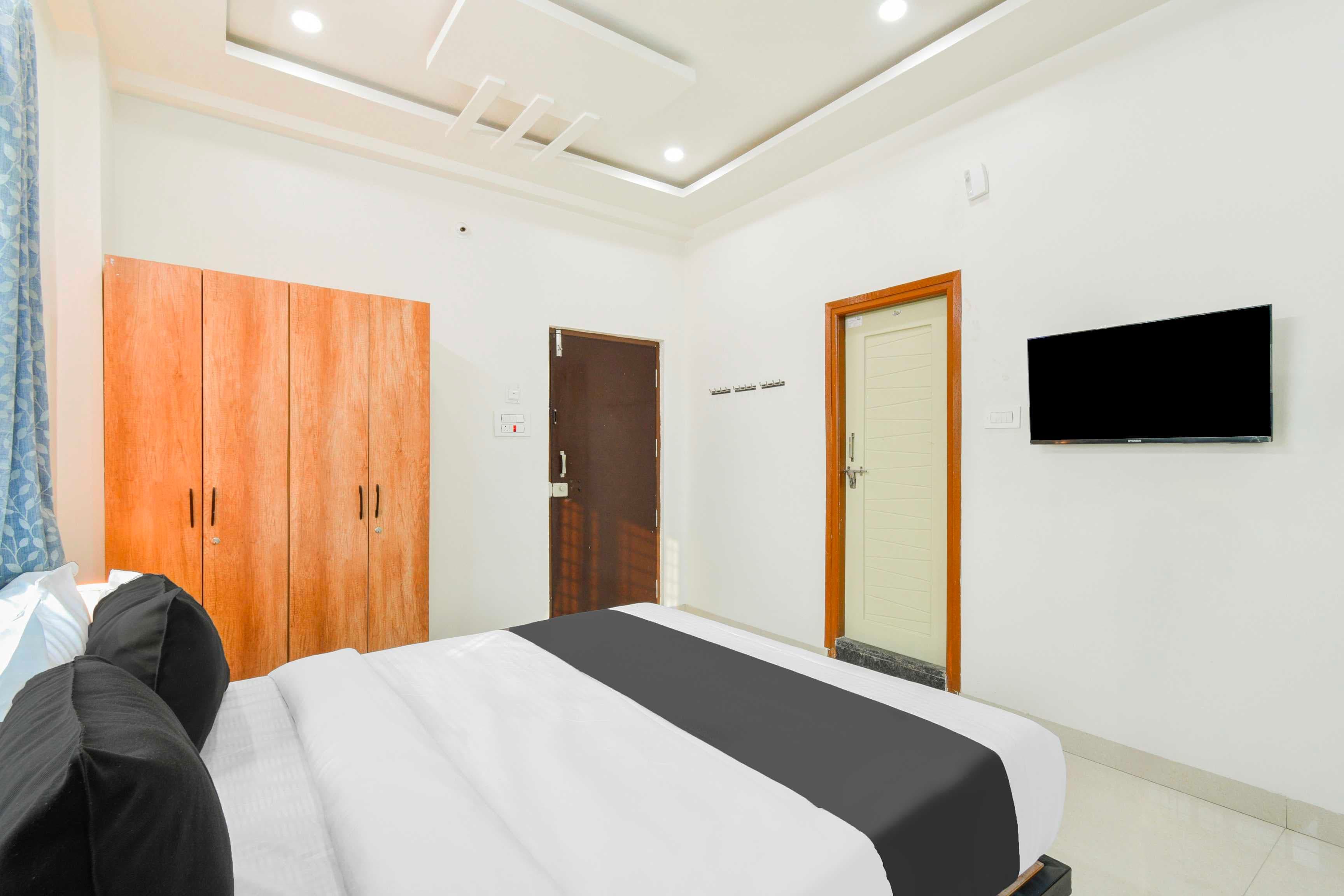 Super Townhouse Kokapet Near GAR - Tap to explore photos