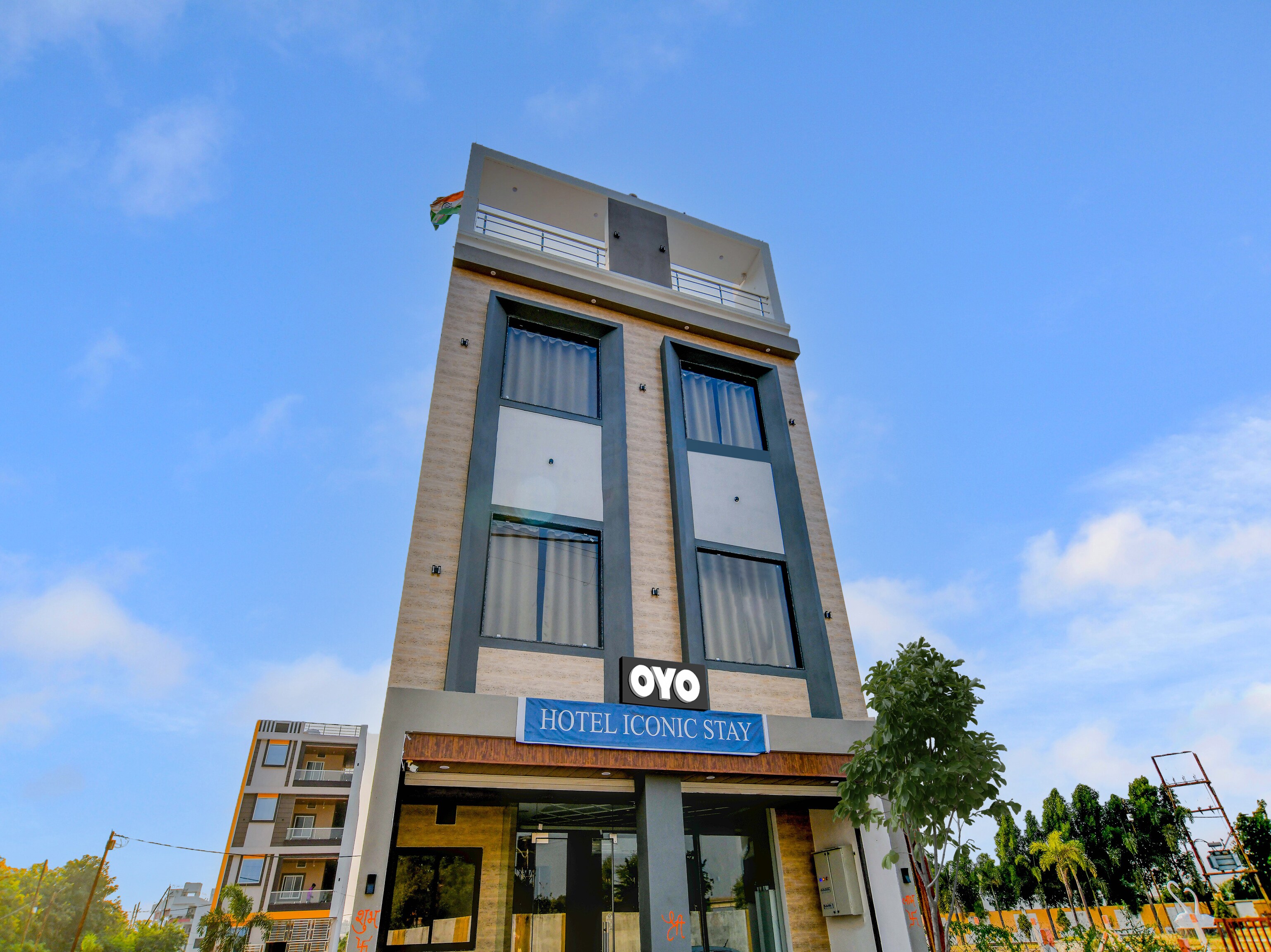 Super Hotel O Iconic Stay - Tap to explore photos