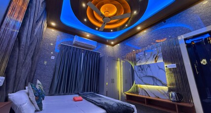 HOTEL AJ PLAZA Room Type - Premium room non river