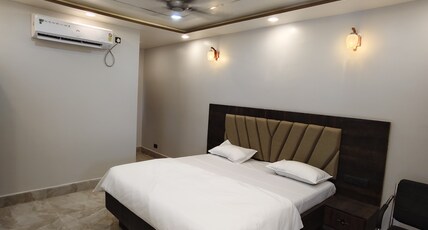Hotel Sri Krishna Room Type - Luxury King Bed Room