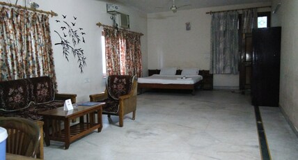 Hotel Green - 0.4km from Railway Station Room Type - AC Family Hall