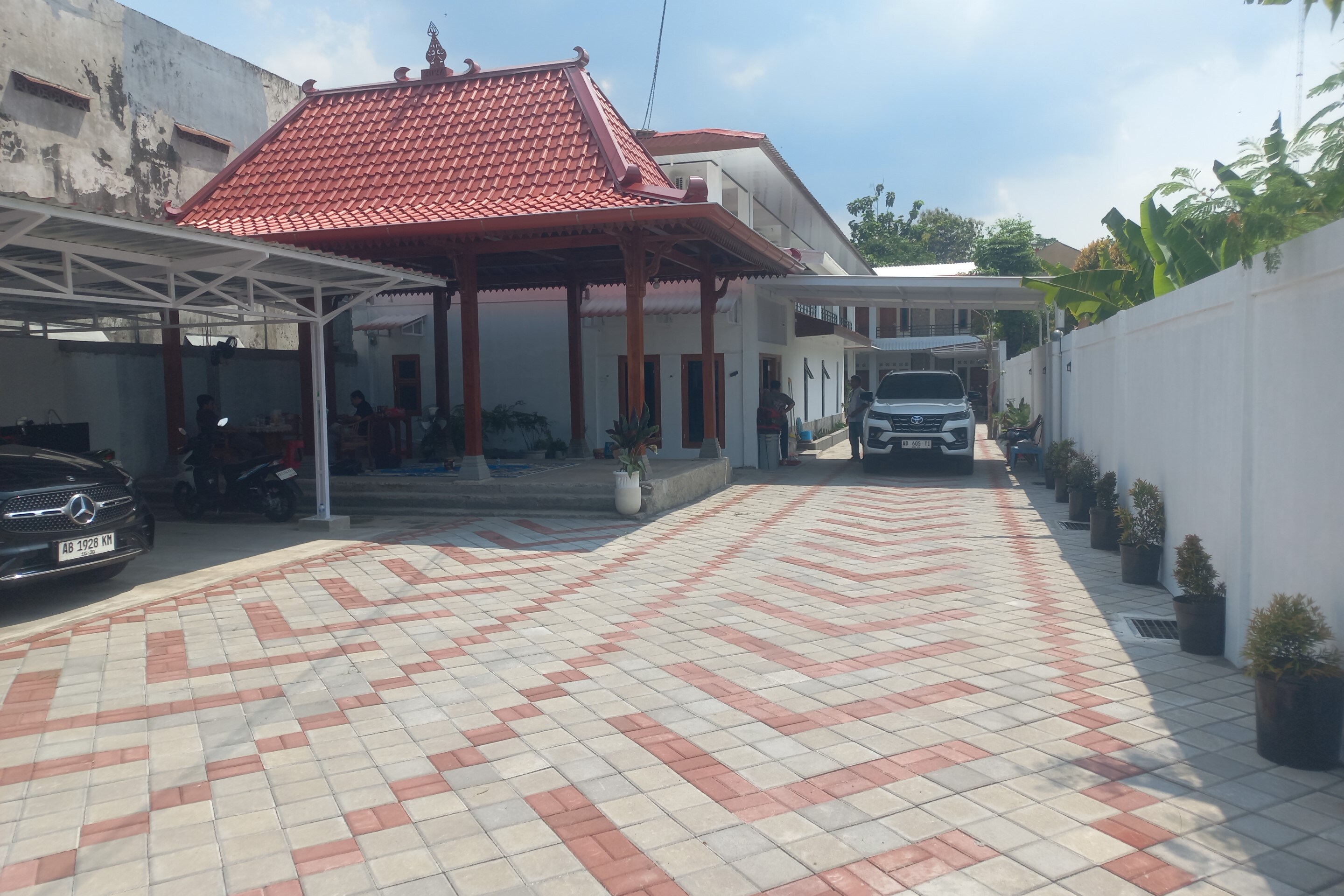 Hotel O Syariah near Plaza Ambarrukmo Yogyakarta formerly Teratai Inn - Tap to explore photos