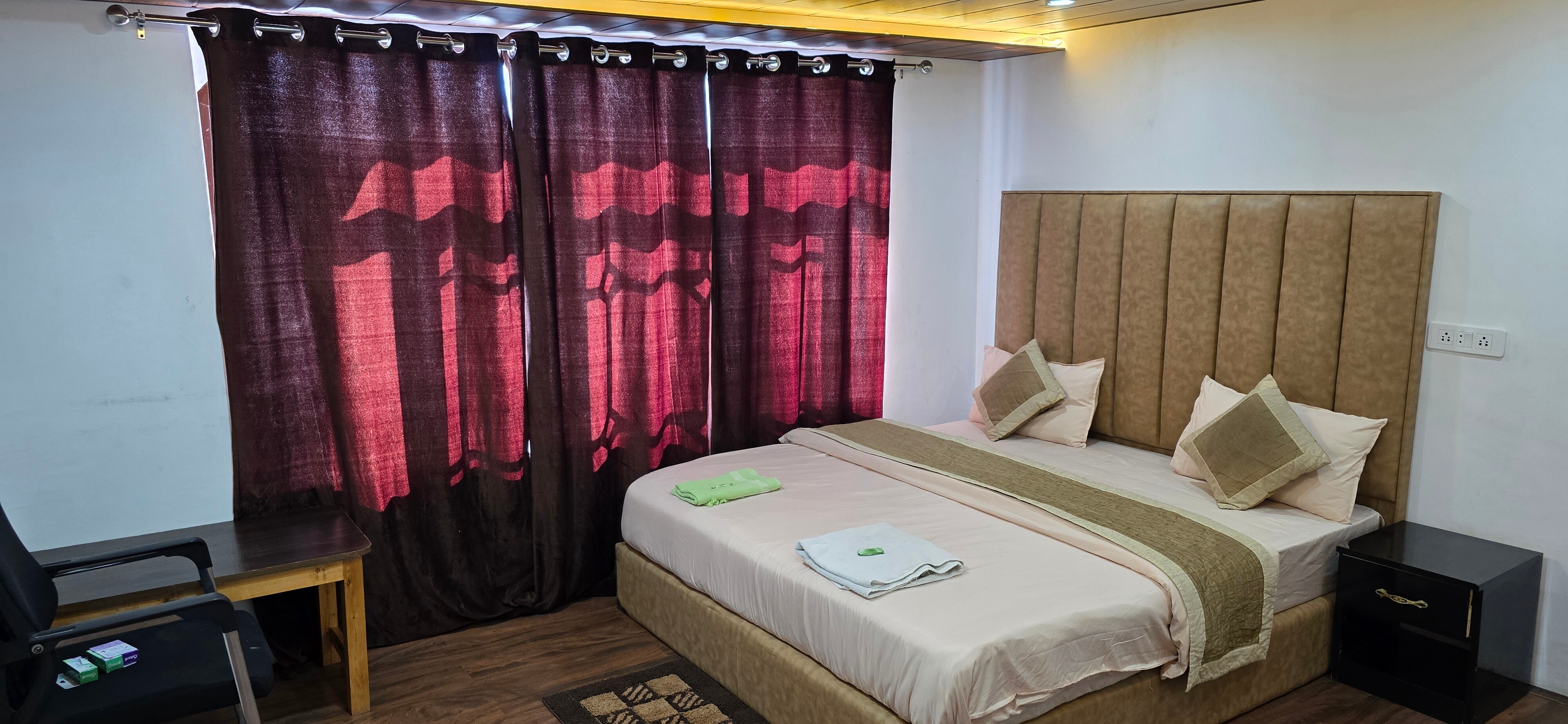 D Royal Ladakh Hotel and Restaurant - Tap to explore photos