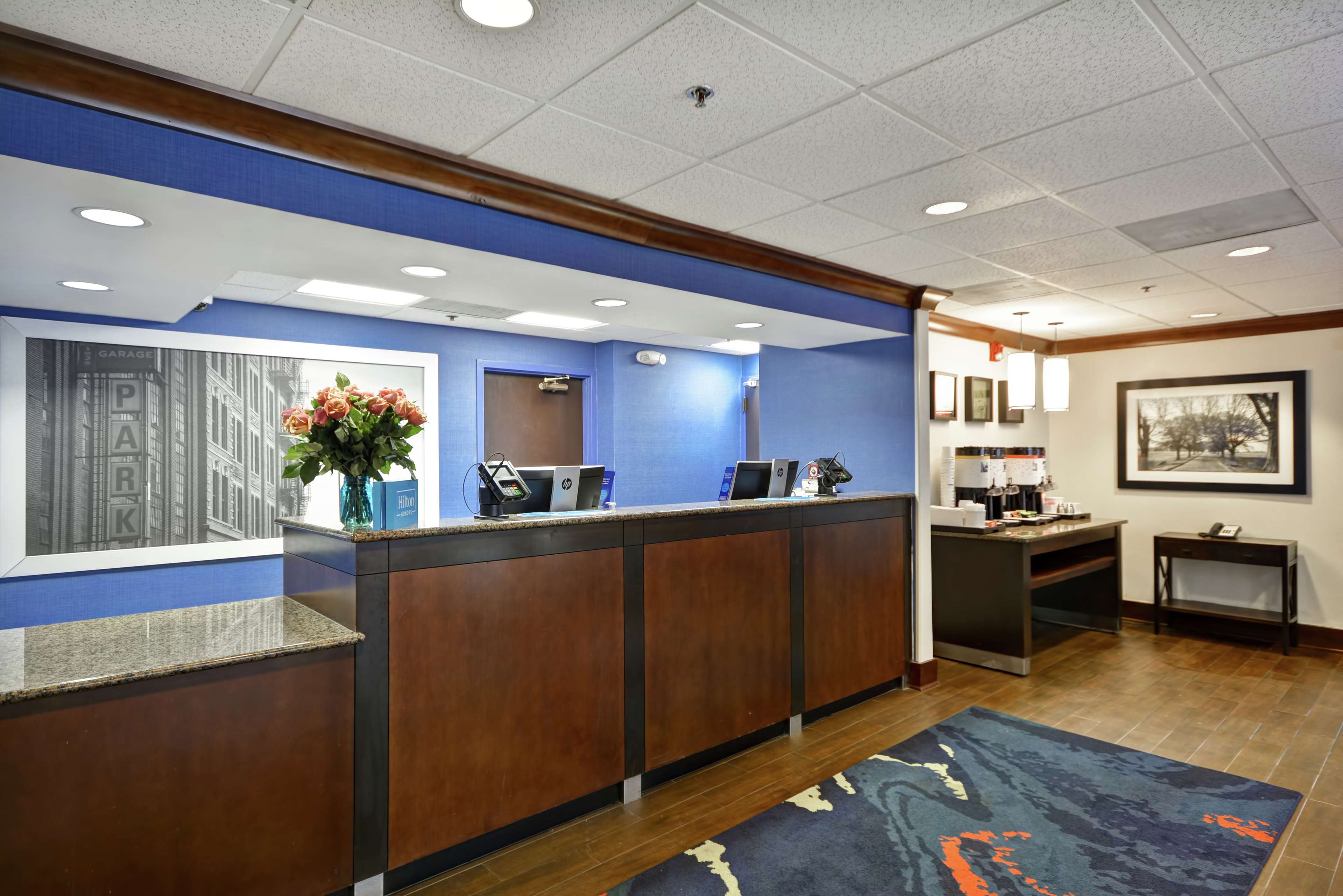 Hampton Inn by Hilton Birmingham/Mountain Brook - Tap to explore photos