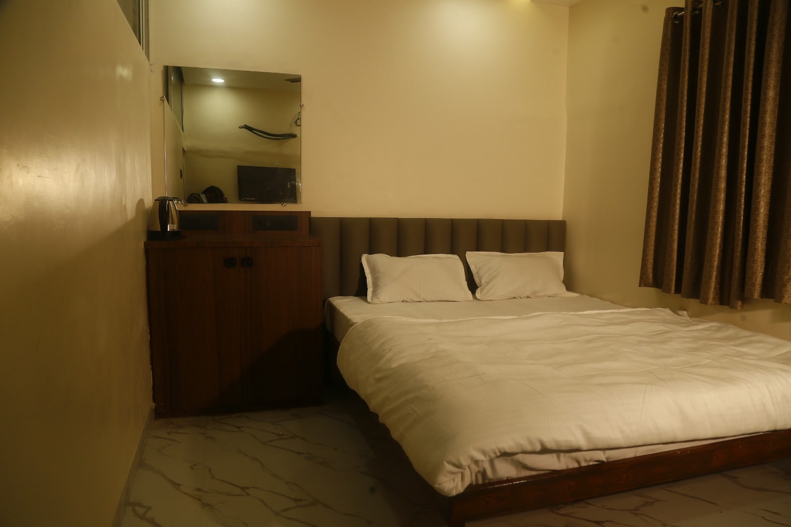Hotel Gurukripa Palace - Tap to explore photos