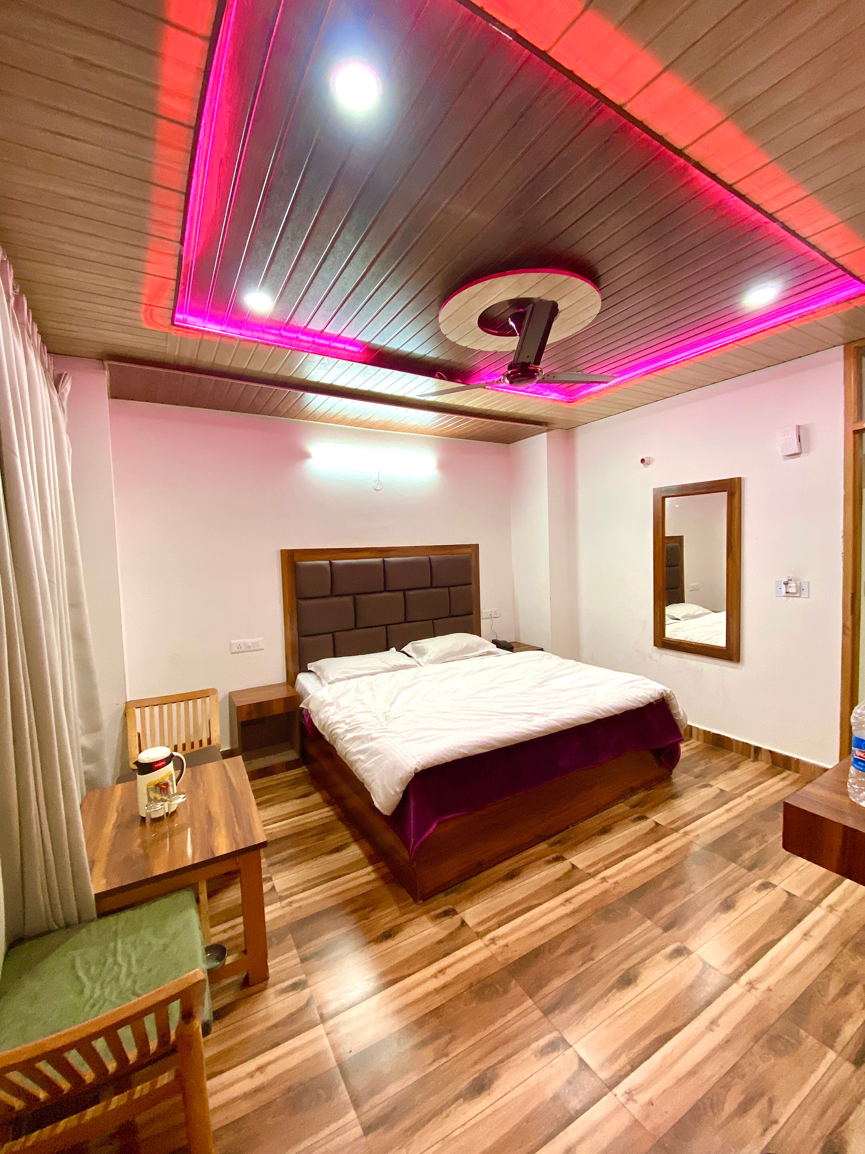 KST Villa Manali Near Mall Road - Tap to explore photos