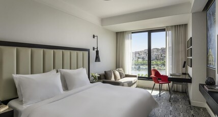 Movenpick Hotel Istanbul Golden Horn Room Type - Deluxe King Sea View