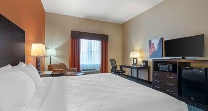 Best Western Plus Longhorn Inn & Suites Room Type - Accessible - 1 King, Mobility Accessible, Bathtub, Non-Smoking, Full Breakfast