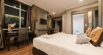 Siam Mandarina Hotel Room Type - Deluxe Room Airport View - 1 King Bed Siam Mandarina Hotel Room Type - Deluxe Room Airport View - 1 King Bed