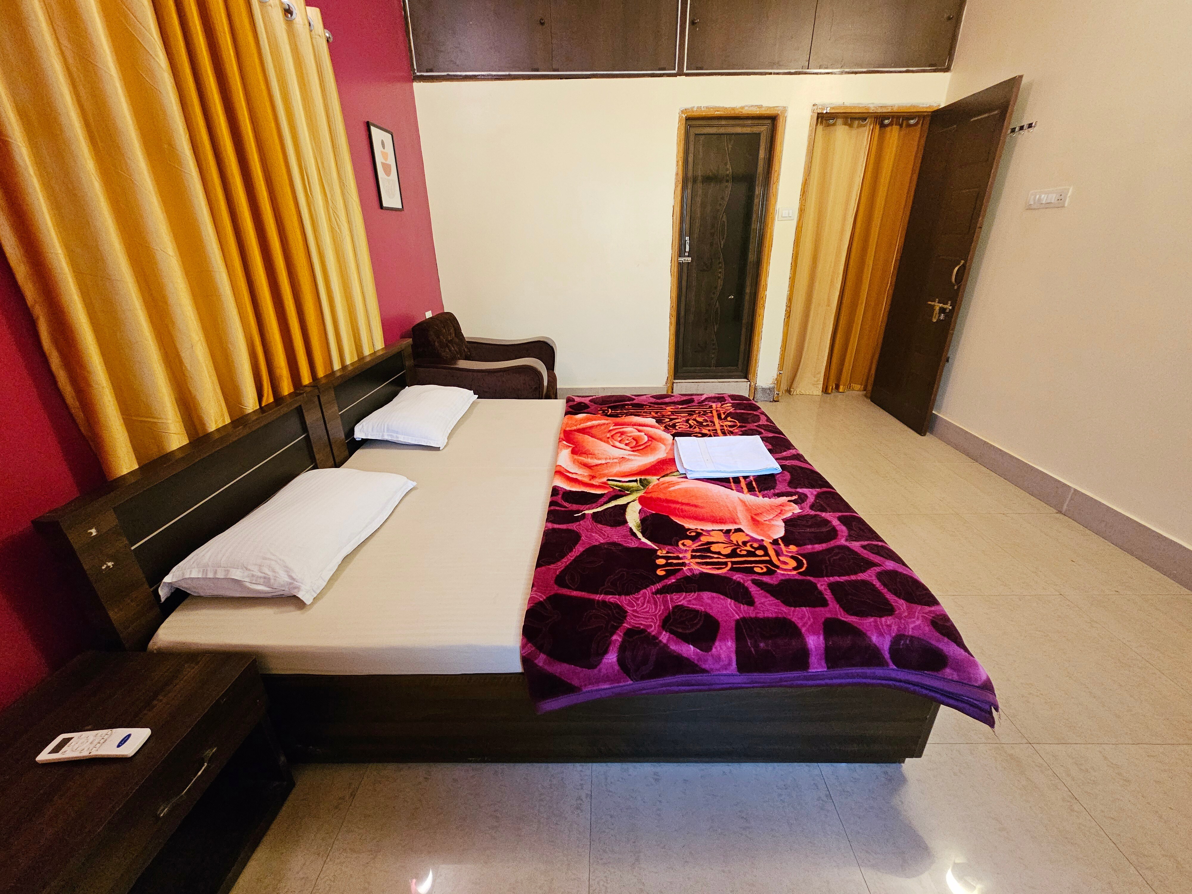 LovingLuving 3BHK Entire Apartment At KIIT Sqaure - Tap to explore photos