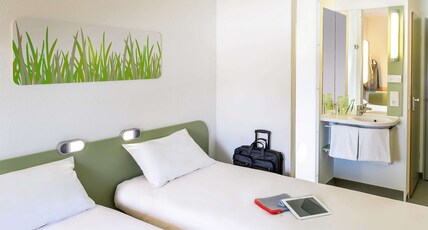 ibis budget Basel City Room Type - Twin Room with twin beds (31x79 in