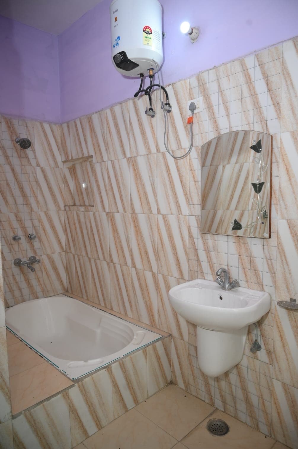 Hotel Amrit Palace - Tap to explore photos