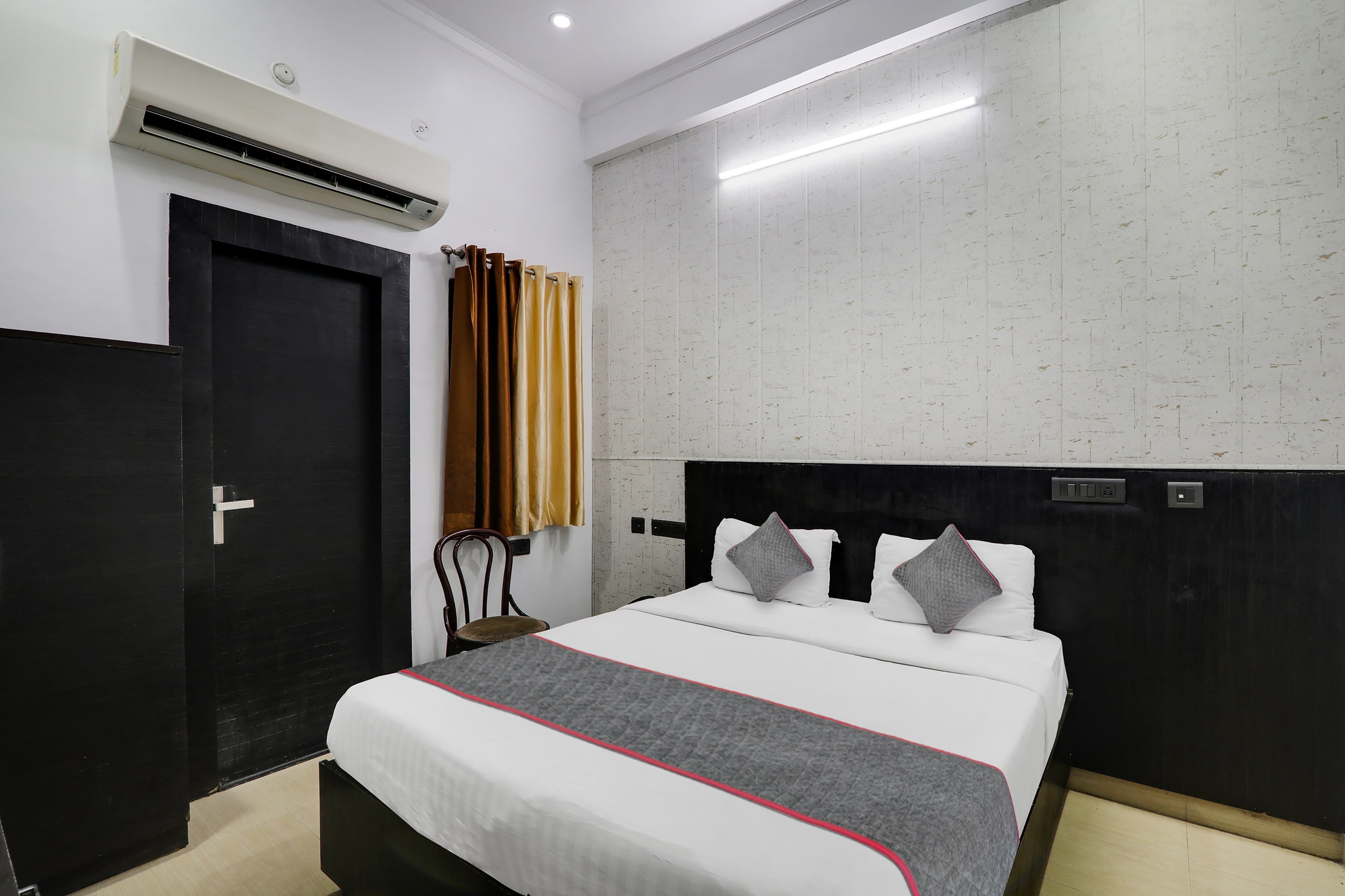 Townhouse Hotel Vaishnavi Inn - Tap to explore photos