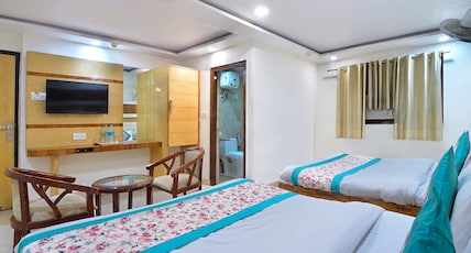 Hotel Glow Inn@3 Mins Walk From NDLS Rail Station Room Type - Four Bed - Family Room With Free Wi-Fi Hotel Glow Inn@3 Mins Walk From NDLS Rail Station Room Type - Four Bed - Family Room With Free Wi-Fi