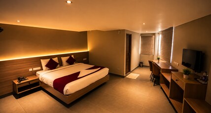 Hypolux Business Hotel Room Type - Deluxe Room AC