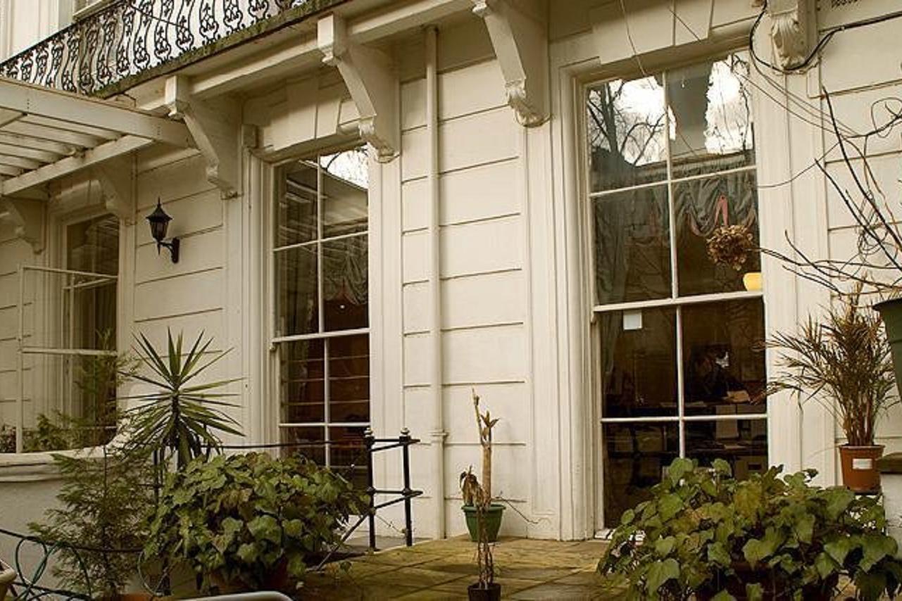 Pembridge Palace Hotel - Tap to explore photos