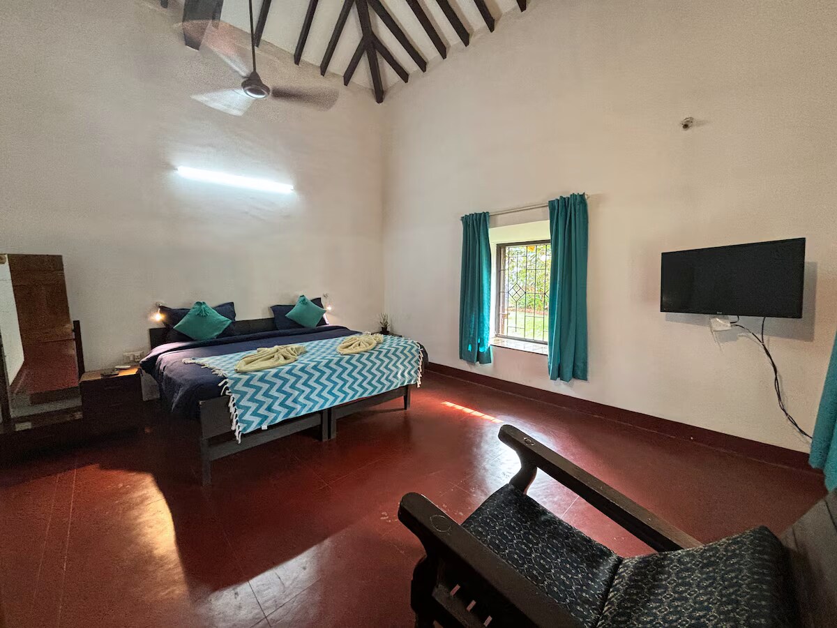 Localvibe - Portuguese 1BHK villa in North Goa - Tap to explore photos