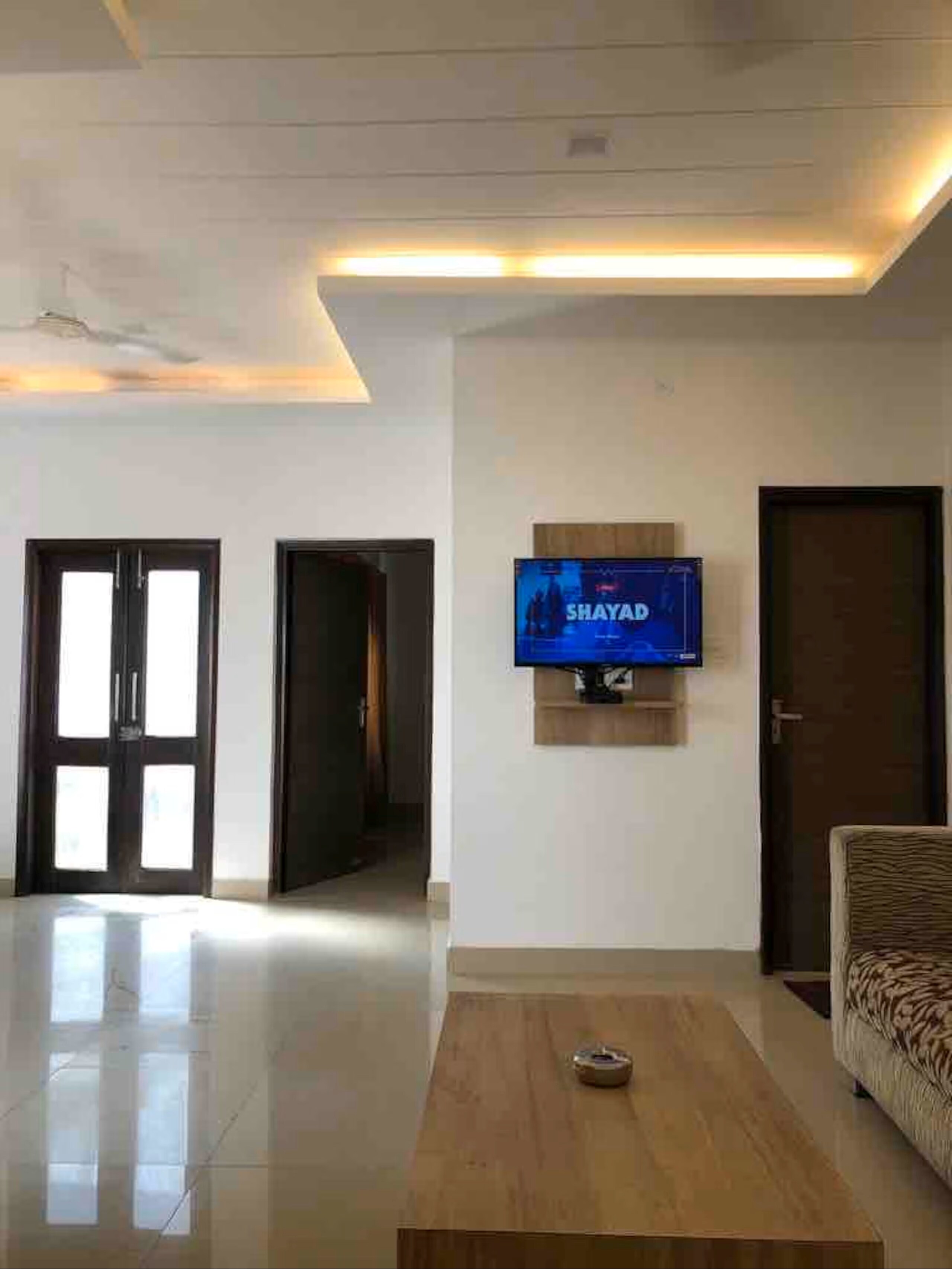 R Cottage Studio Apartments - Tap to explore photos