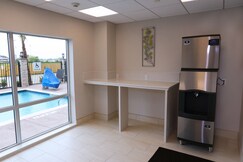 Holiday Inn Express & Suites Houston IAH - Beltway 8