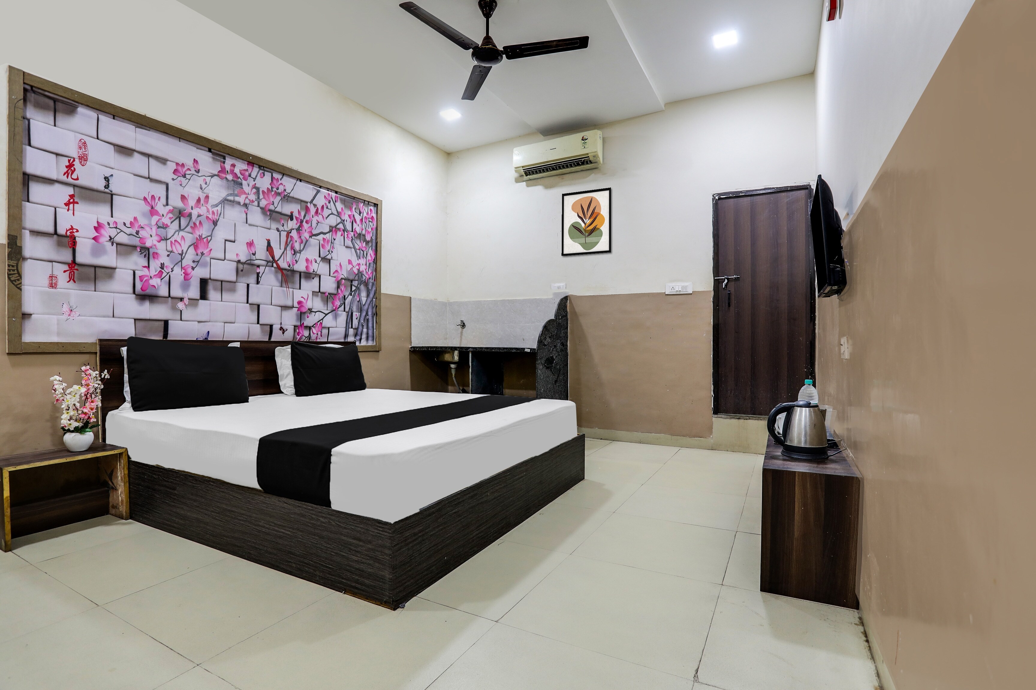 HOTEL O SHIVAAY INN - Tap to explore photos