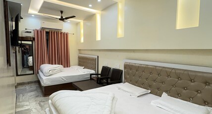 Hotel Shree Om Room Type - Family Room