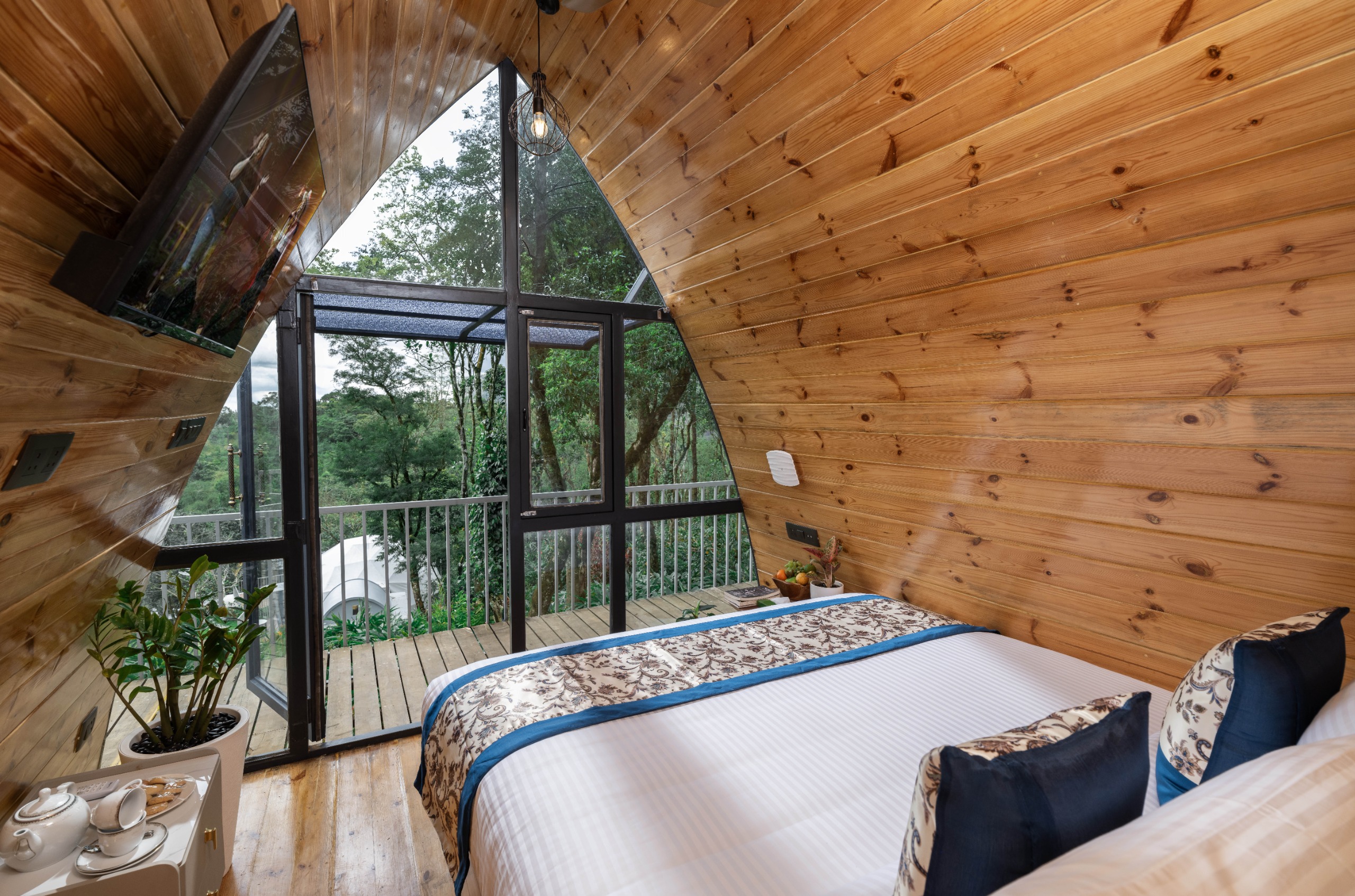 Vanani Luxury Glamping and Resorts Munnar - Tap to explore photos